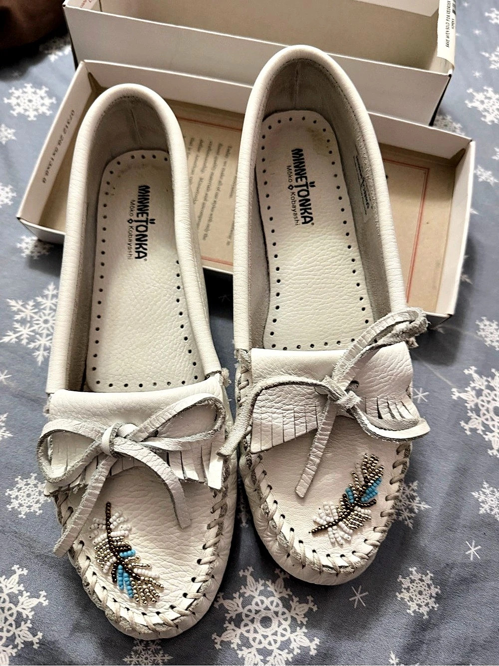Minnetonka K Moko Moc Beaded White Moccasins US 11 Like New